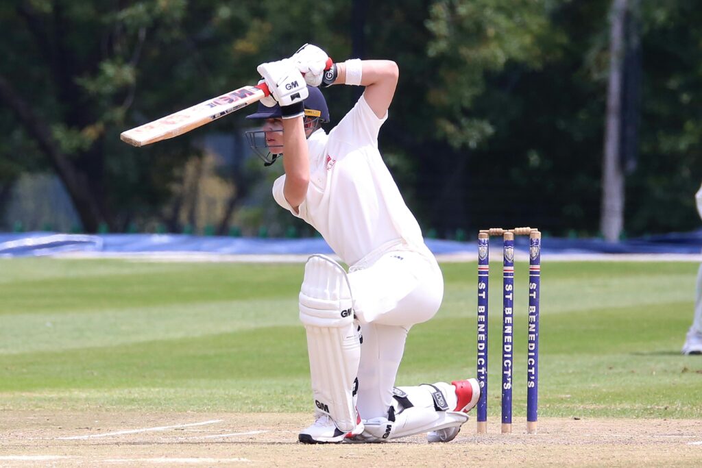 Giocatori di cricket in campo, sport multiculturale e integrazione in Italia