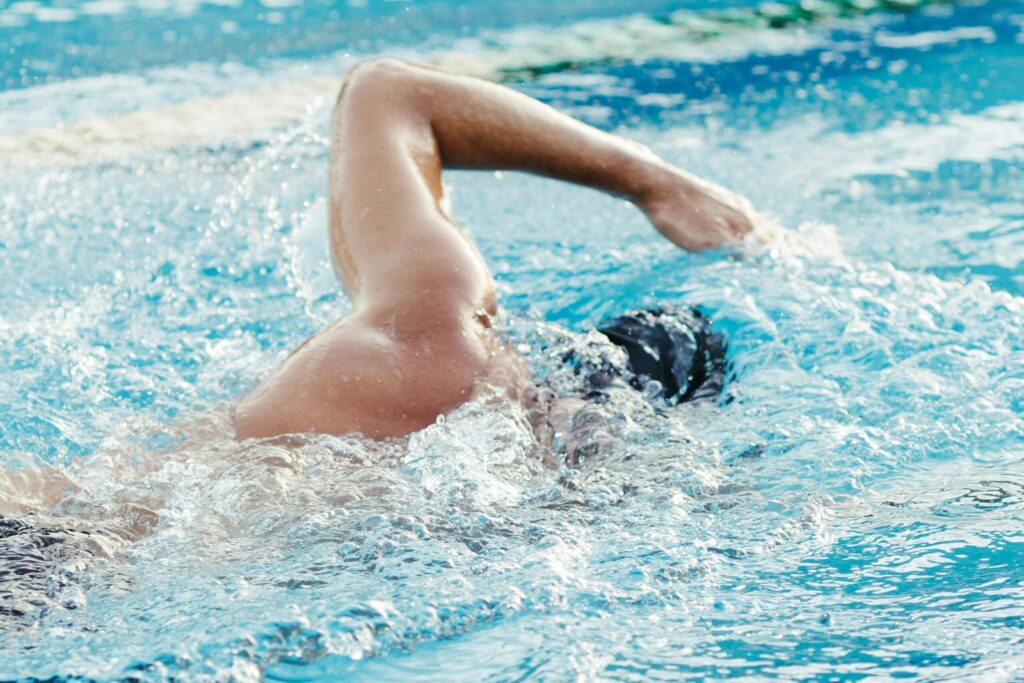 Nuotatore in vasca, il corpo dell'atleta tra prestazione e identità numerica