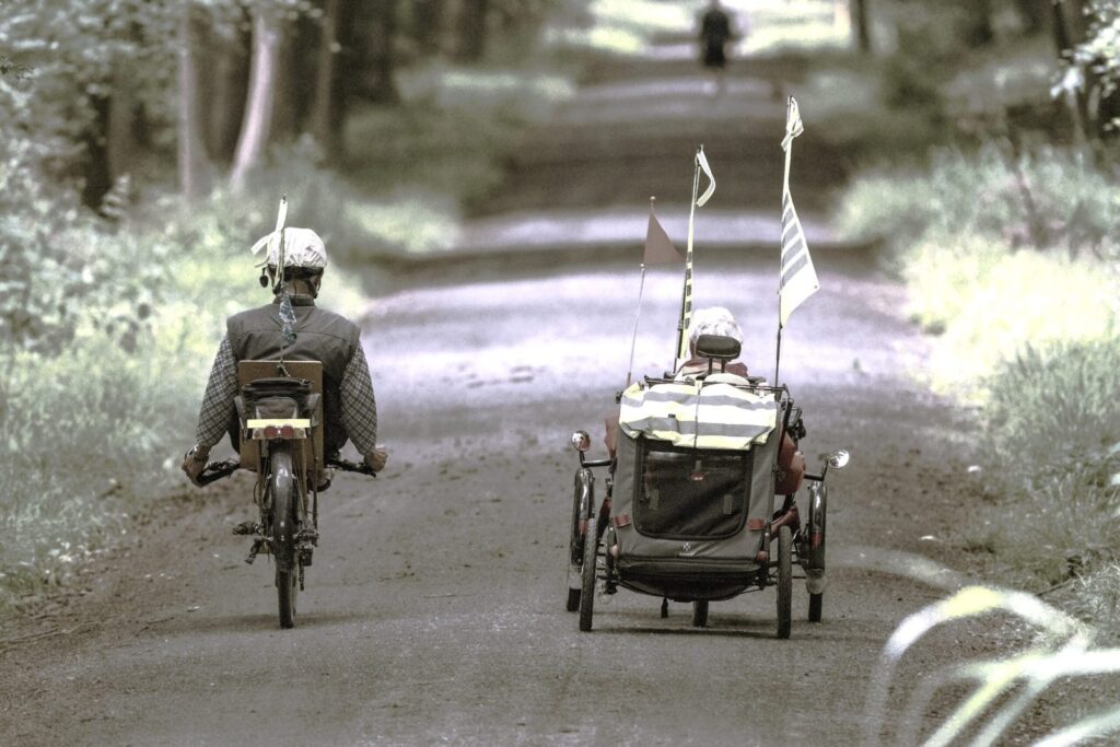 Ciclista su handbike, sport e disabilità come forza e libertà